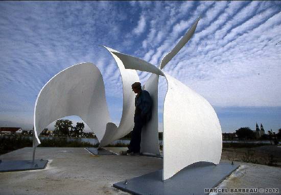 Marcel Barbeau after the installation of his sculpture "libertée, liberté chérie" at the Lachine Marina.Photo Robert Etchavery for Marcel Barbeau. © Marcel Barbeau.
