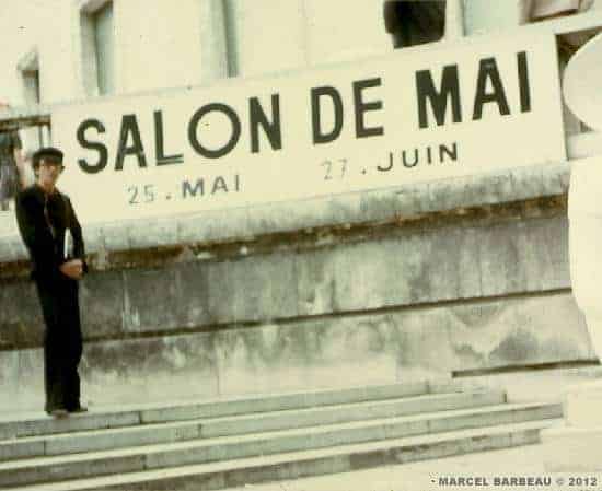 Marcel Barbeau in front of Musée d'art moderne de la Ville de Paris, Mai 1974. Photo Ninon Gauthier. © Ninon Gauthier.