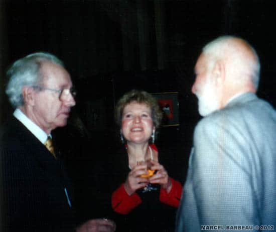 Marcel Barbeau, Ninon Gauthier and the British sculptor Sir Anthony Caro at "Marcel Barbeau's exhibition opening,"Mastering the accidental", at Churchill College Gallery, University of Cambridge, october 30 1998. Photo Marie-Hélène Camus. Reproduction kindkly authorized by the photographer. © Marie-Hélène Camus.
