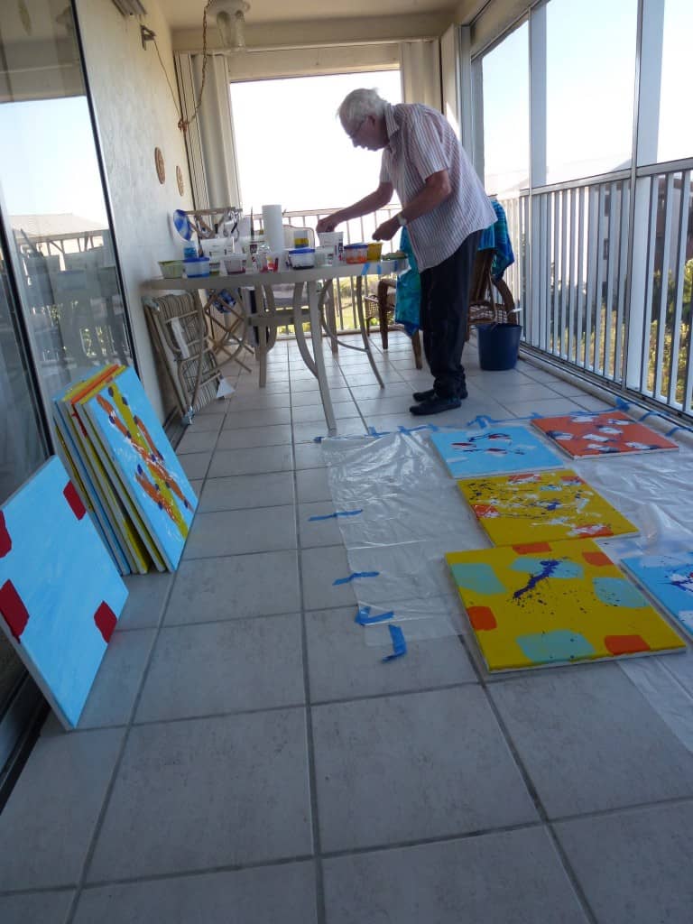 Marcel Barbeau travaillant dans son atelier temporaire à Sanibel Island.  Été 2013. Photo : Ninon Gauthier