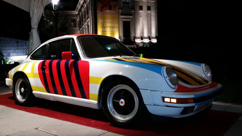Porsche 911 dont le concept de la peinture a été réalisé par Marcel Barbeau et exécuté par Yves Thibault (spécialiste en peinture de carrosseries)  dans le cadre du Art Car Project initié par Monsieur Alain Authier. Photo : Art Car Project (http://www.artcarsproject.com/)
