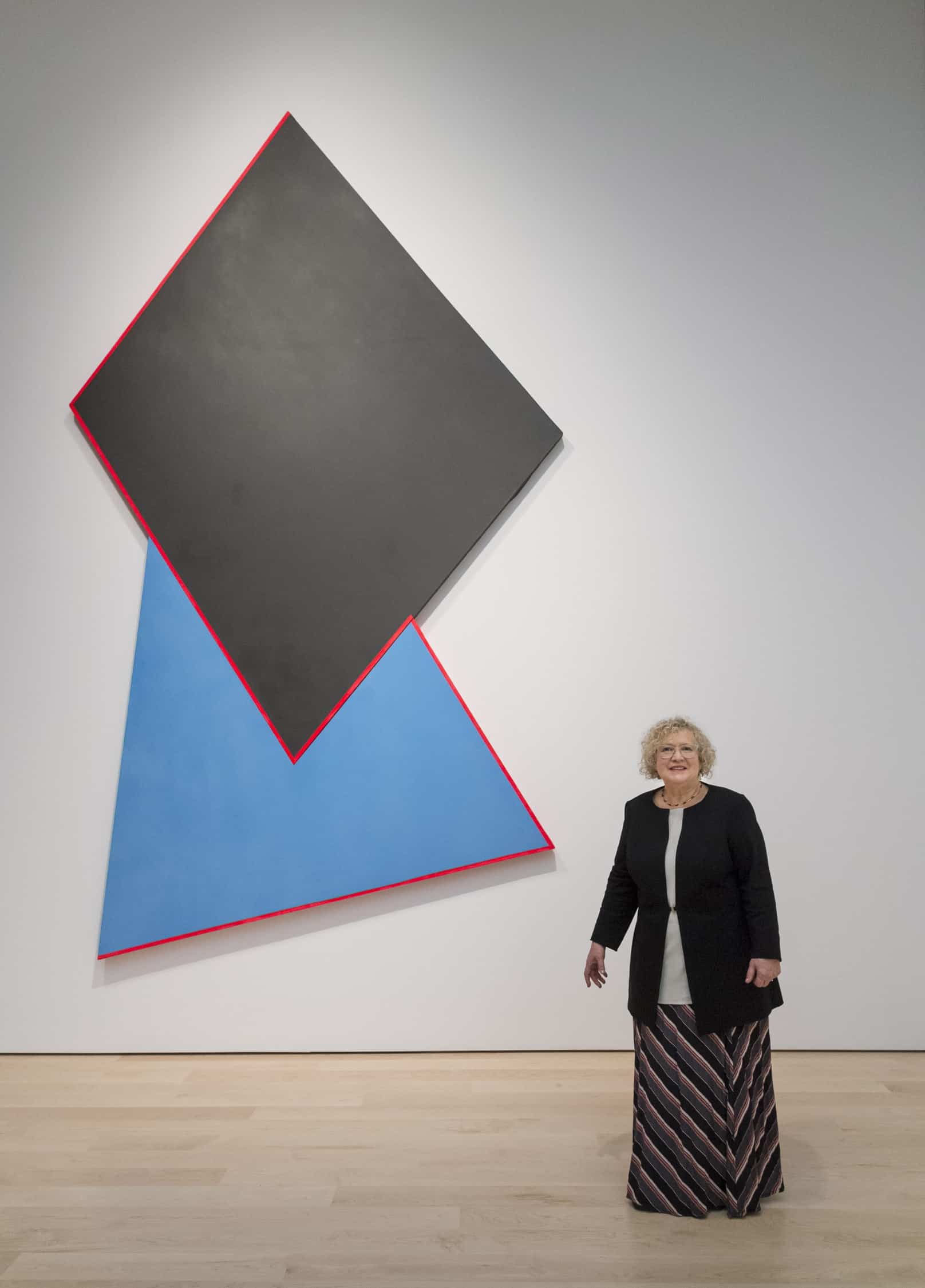 Ninon Gauthier devant l’oeuvre