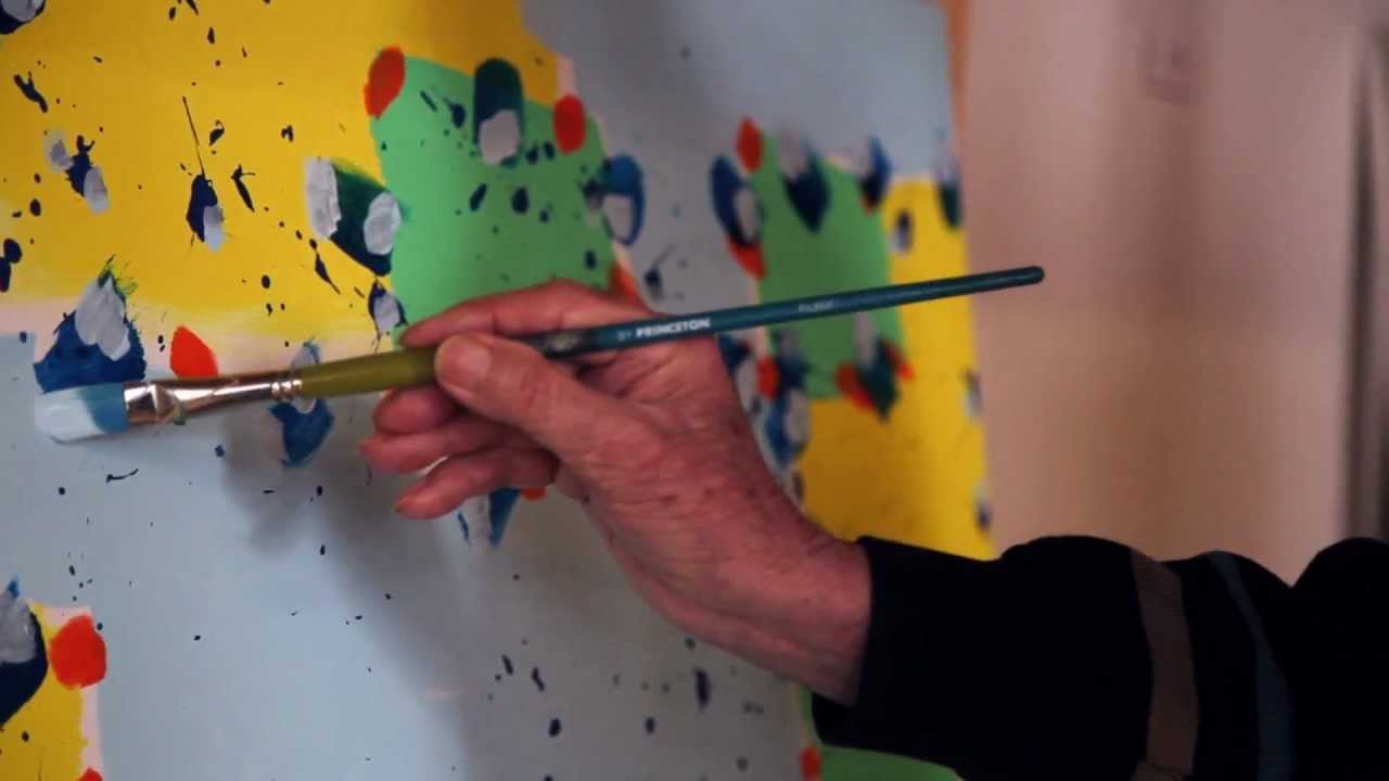 Marcel Barbeau dans son atelier — image d'ouverture du film de Luc Bourdon